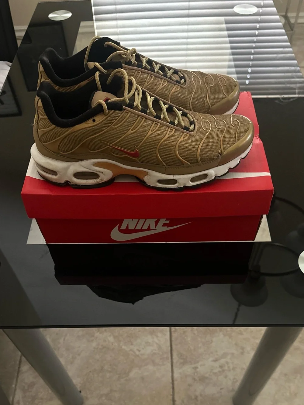 Nike Men’s Brown Sneakers with Red Swoosh